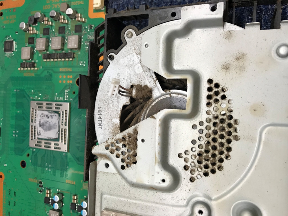 PS4 WITH CLOGGED FAN